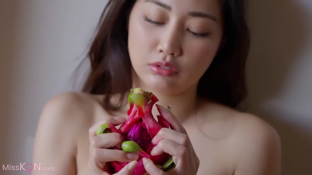 [JP] Miho Abe (あべみほ): FRIDAY GOLD Shocking! Nude Scenes 衝撃！濡れ場ヌード (12 photos + 1 video)