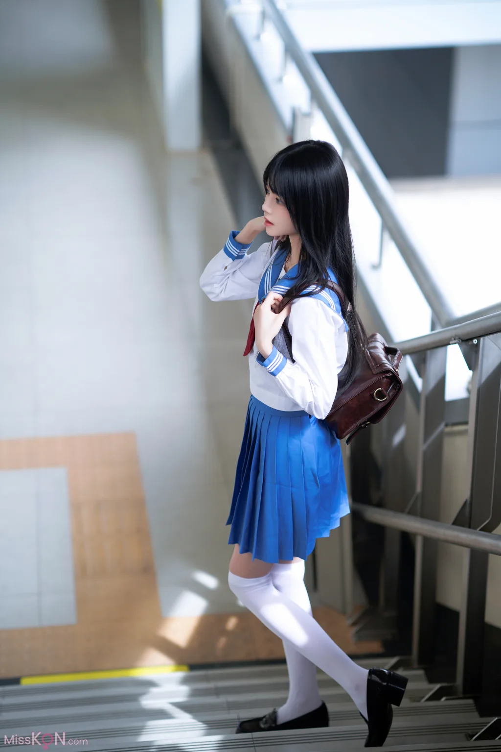 Coser@桜桃喵: 地铁JK (33 photos)