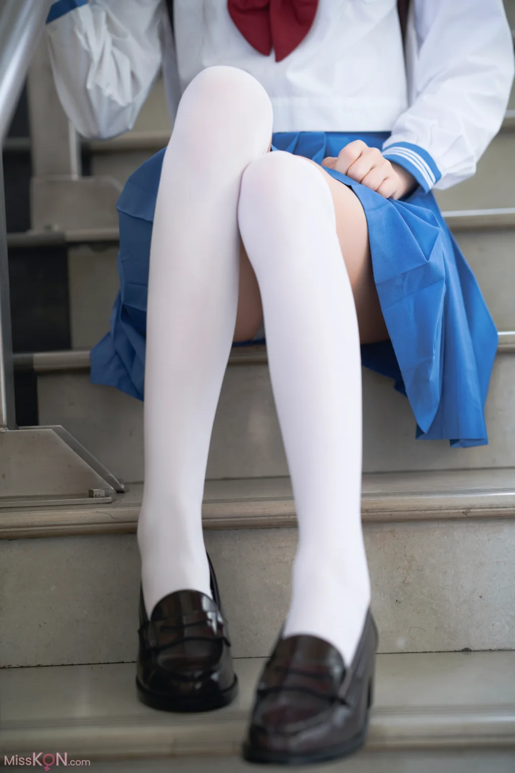 Coser@桜桃喵: 地铁JK (33 photos)