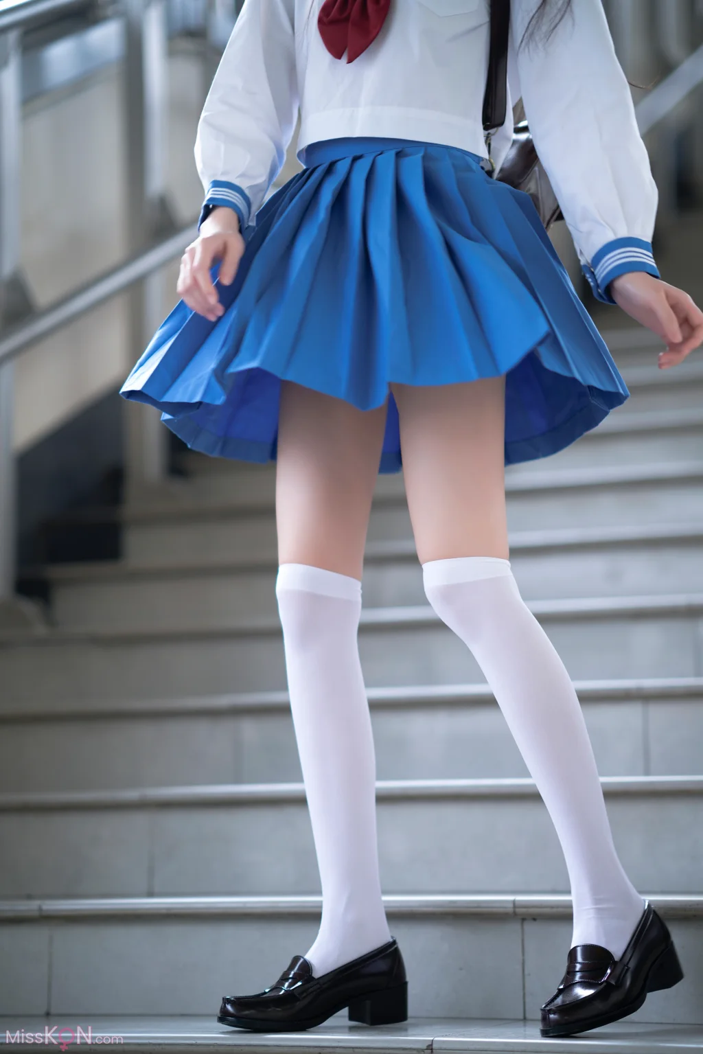 Coser@桜桃喵: 地铁JK (33 photos)