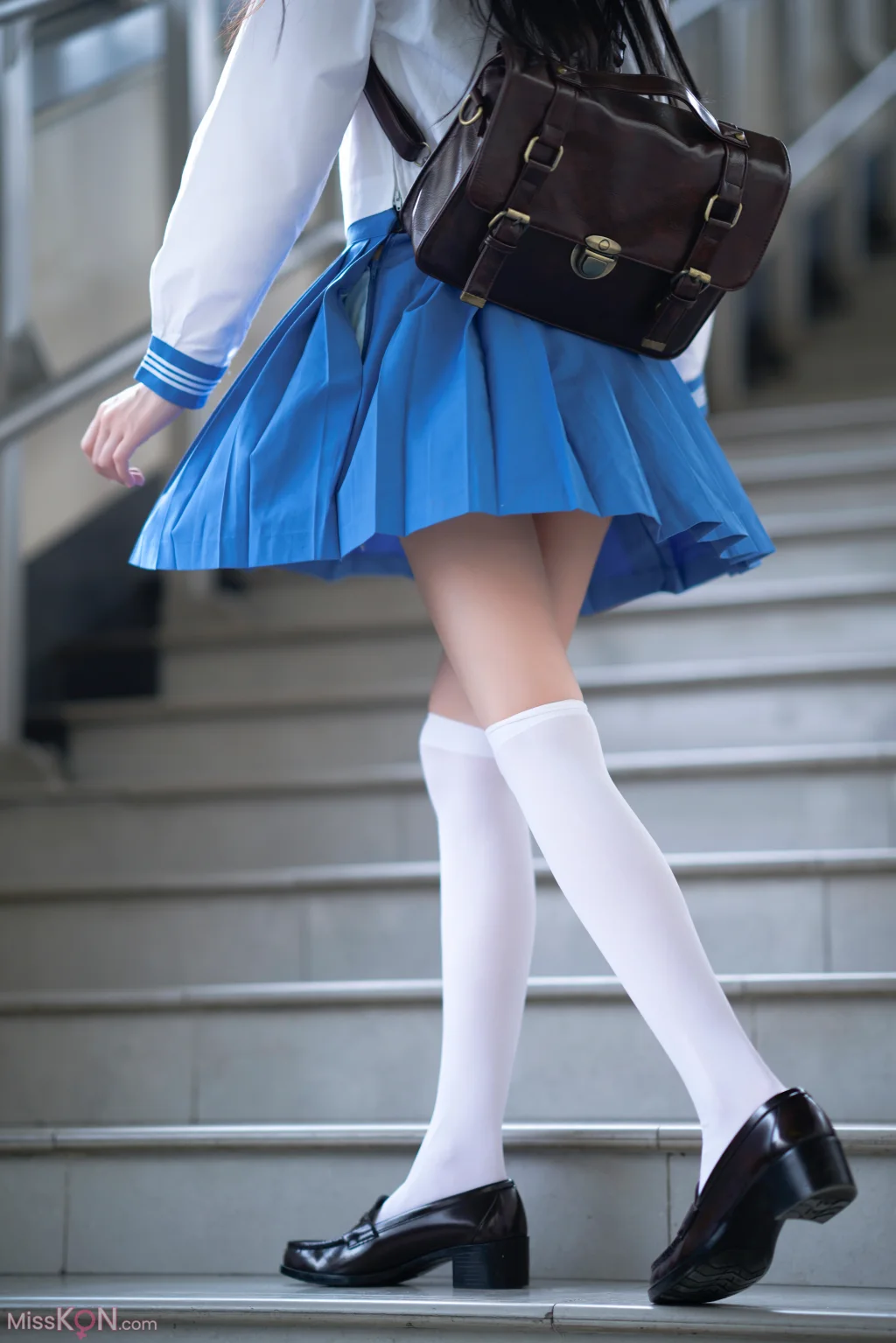 Coser@桜桃喵: 地铁JK (33 photos)