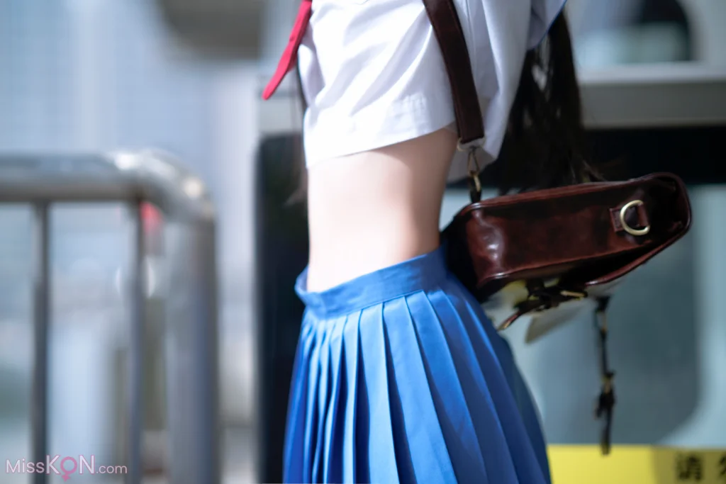 Coser@桜桃喵: 地铁JK (33 photos)