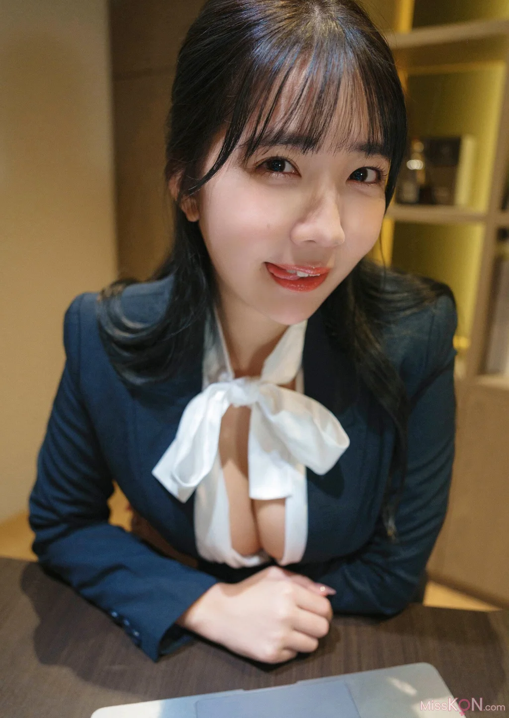 [JP] Amau Kisumi (天羽希純): もっと！教えて あまう先輩！！ スピサン グラビアフォトブック (51 photos)