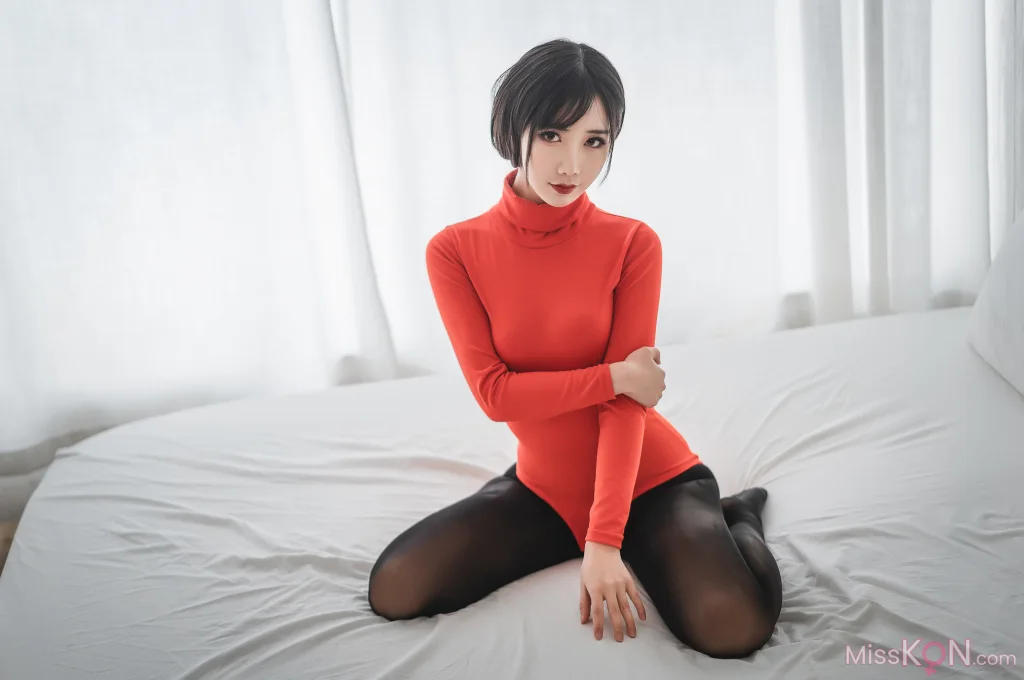 Coser@面饼仙儿: 皮裤连体红毛衣 (20 photos) – Page 2