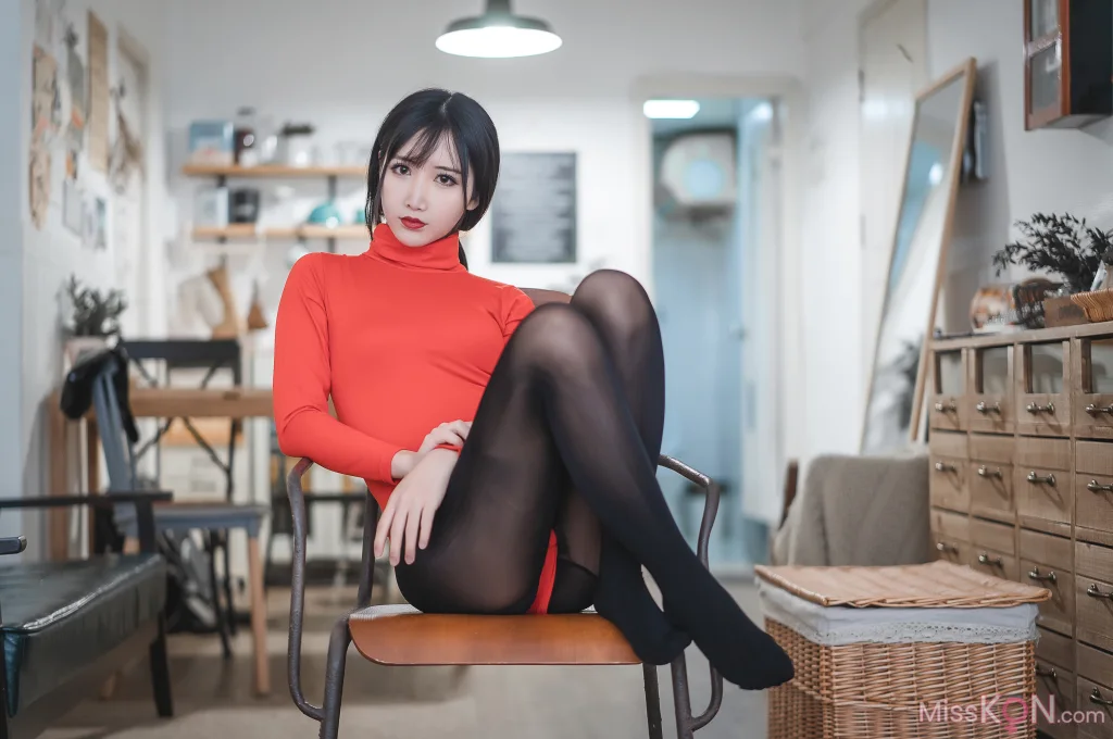 Coser@面饼仙儿: 皮裤连体红毛衣 (20 photos) – Page 2