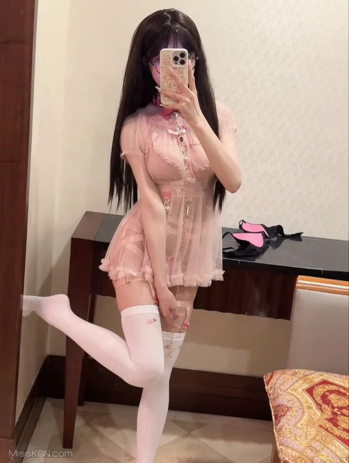 米妮mini: 顶级白虎萝莉 520门槛福利 (191 photos) – Page 3