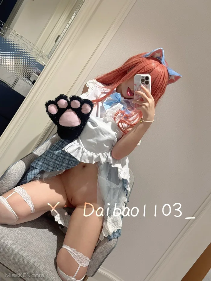 Coser@一枚呆呆: 极品萝莉 (90 photos + 81 videos)