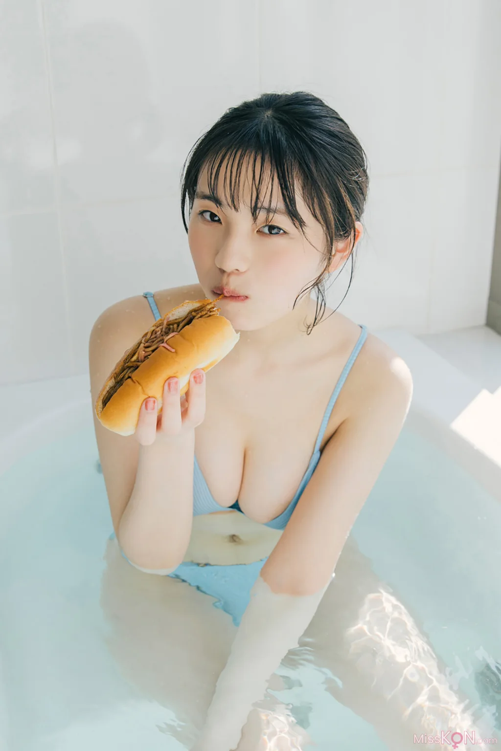 [JP] Kikuchi Hina (菊地姫奈): Platinum FLASHデジタル写真集 「虚構に恋するプリンセス」 (78 photos) – Page 3