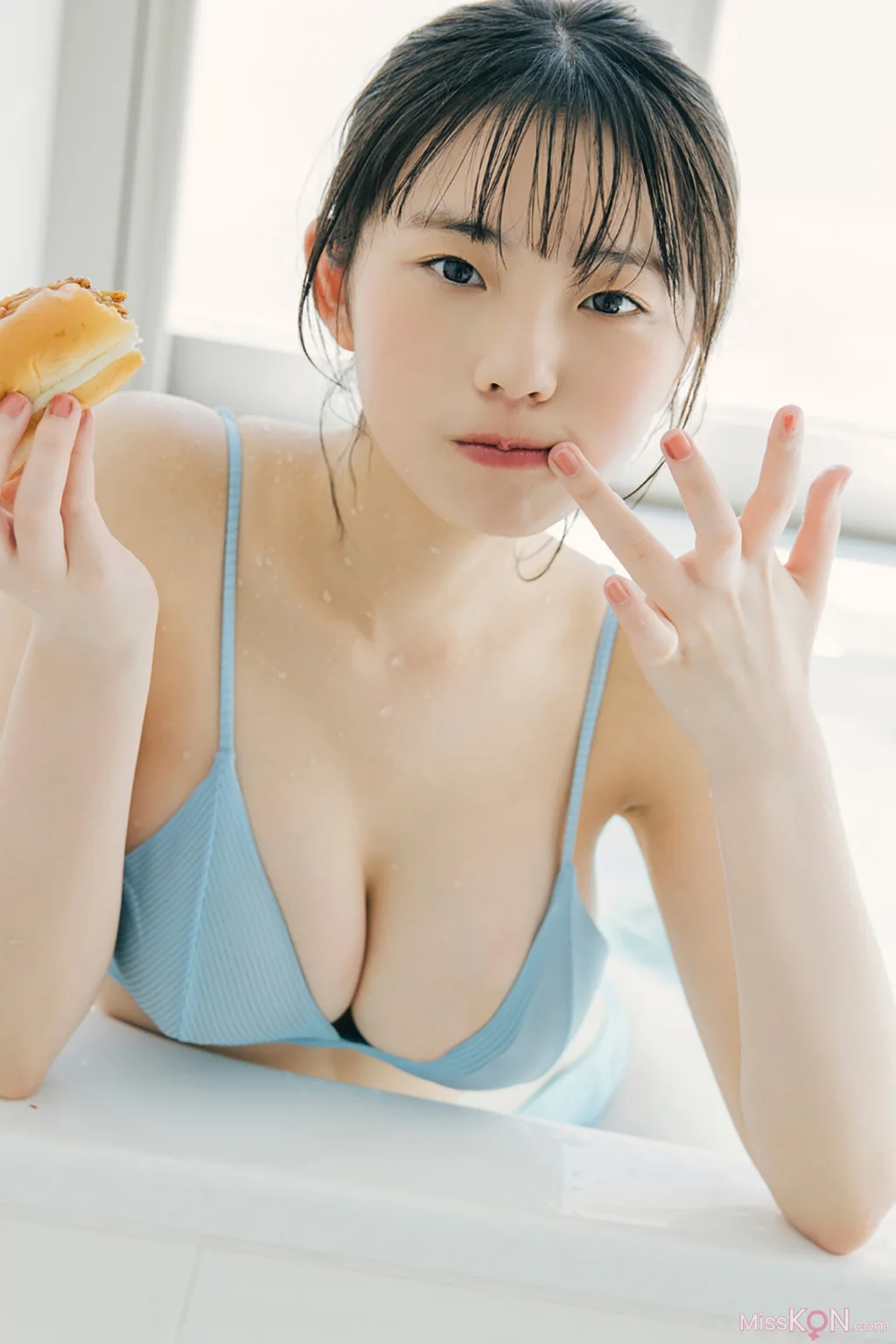 [JP] Kikuchi Hina (菊地姫奈): Platinum FLASHデジタル写真集 「虚構に恋するプリンセス」 (78 photos) – Page 3