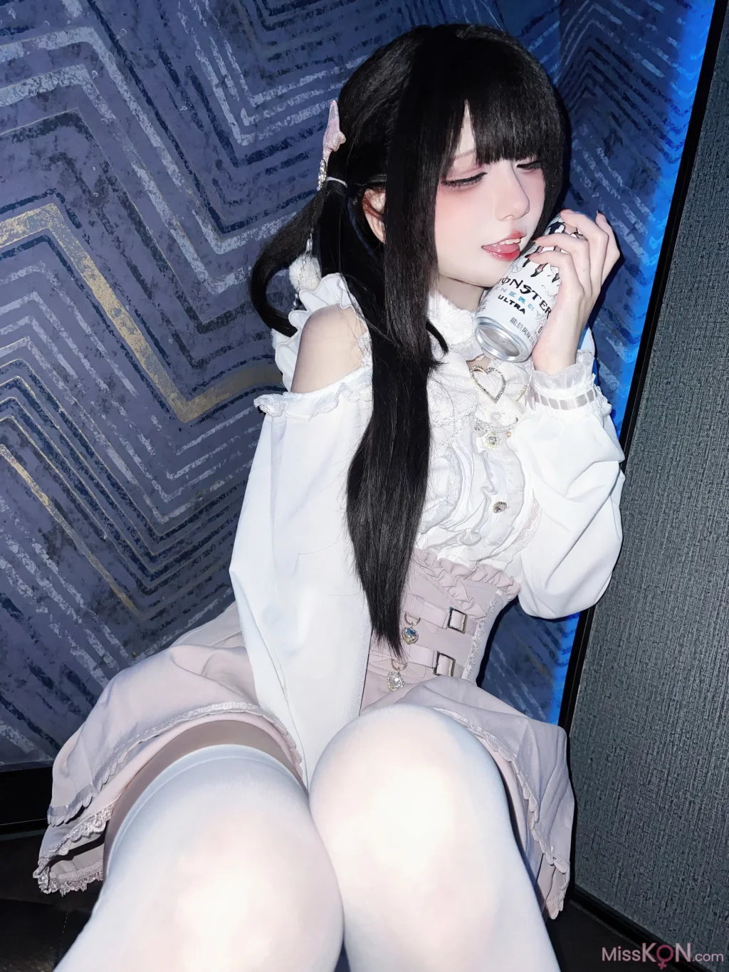 Coser@纸悦Etsu_ko: 与地雷系女子的ktv约会 (44 photos)