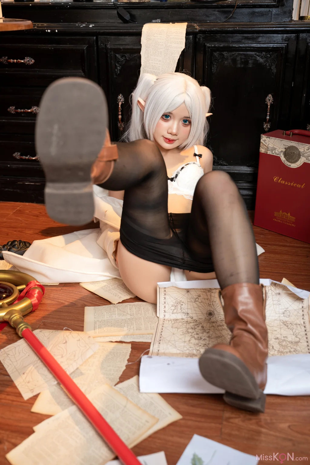 Coser@PoppaChan: Frieren Winter (49 photos + 13 videos)