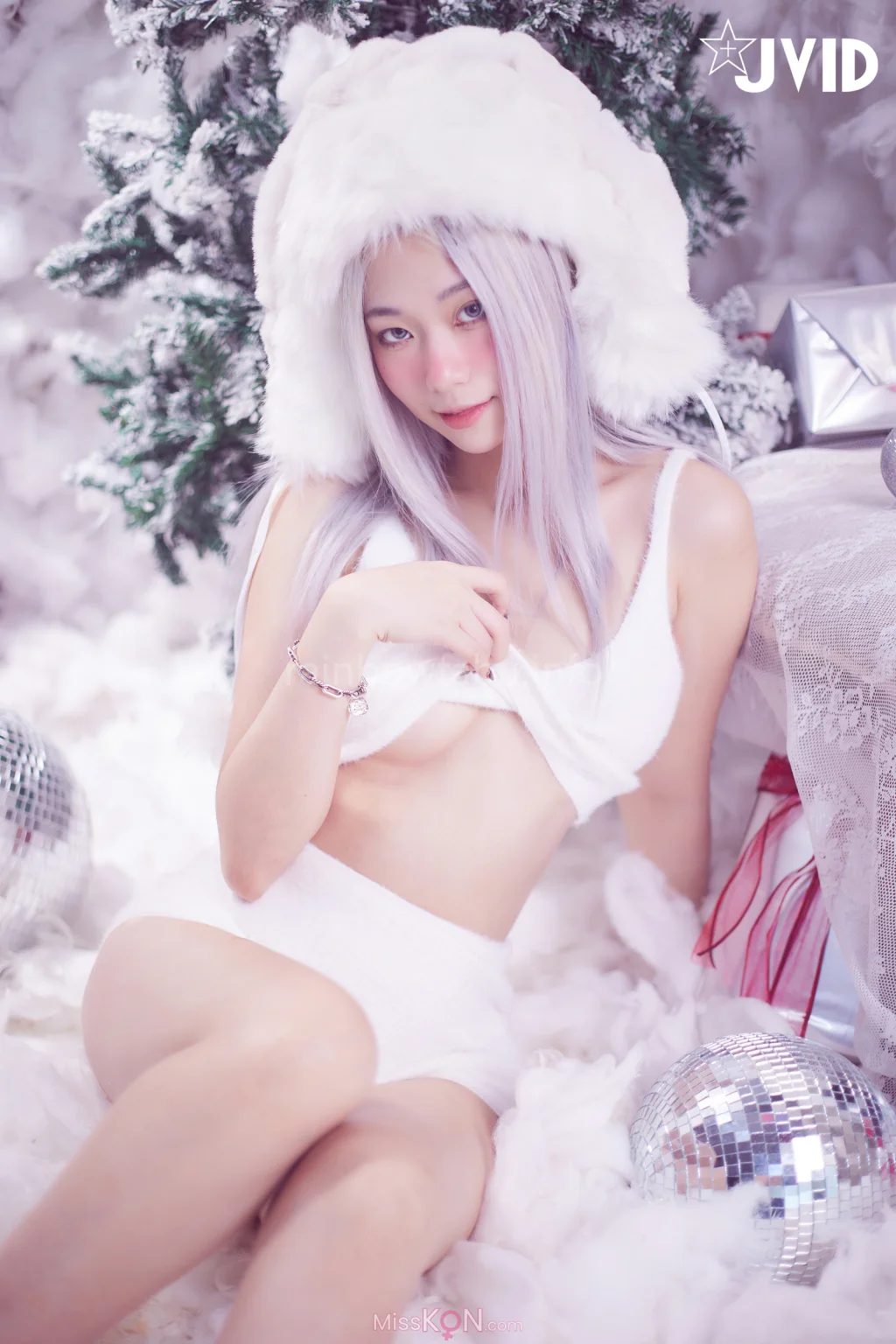 [JVID] Verna: 性感的愛死寂寞人雪女Verna陪你度過聖誕寒冬 (124 photos + 1 video)