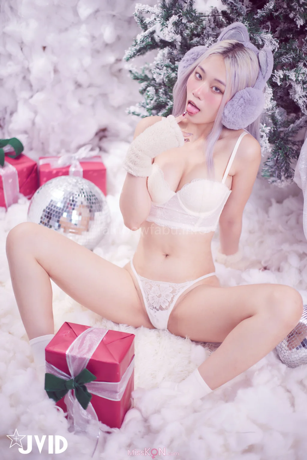 [JVID] Verna: 性感的愛死寂寞人雪女Verna陪你度過聖誕寒冬 (124 photos + 1 video)