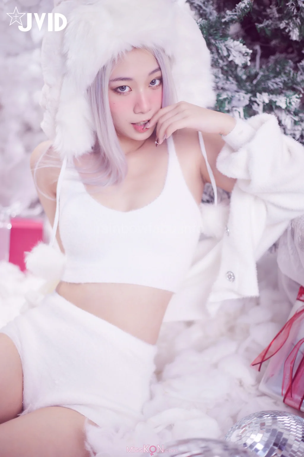 [JVID] Verna: 性感的愛死寂寞人雪女Verna陪你度過聖誕寒冬 (124 photos + 1 video) – Page 2