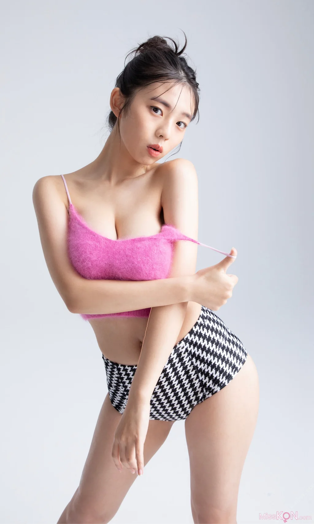 [JP] Kikuchi Hina (菊地姫奈): 週プレ Photo book 「20th Anniversary Vol.2」 (168 photos)