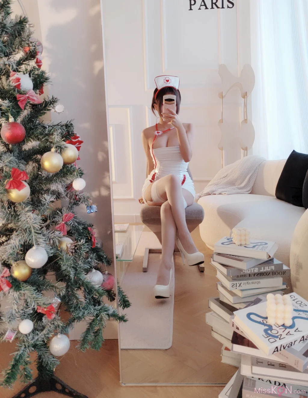 Coser@日奈娇: 护士姐姐 (51 photos)