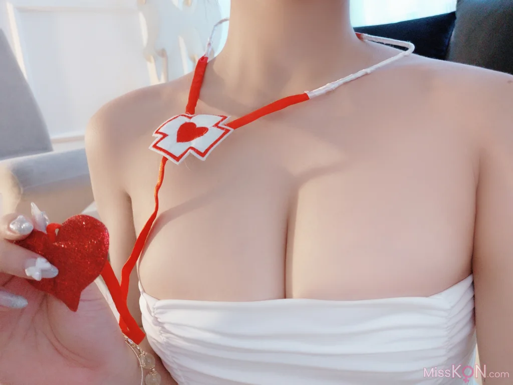 Coser@日奈娇: 护士姐姐 (51 photos)