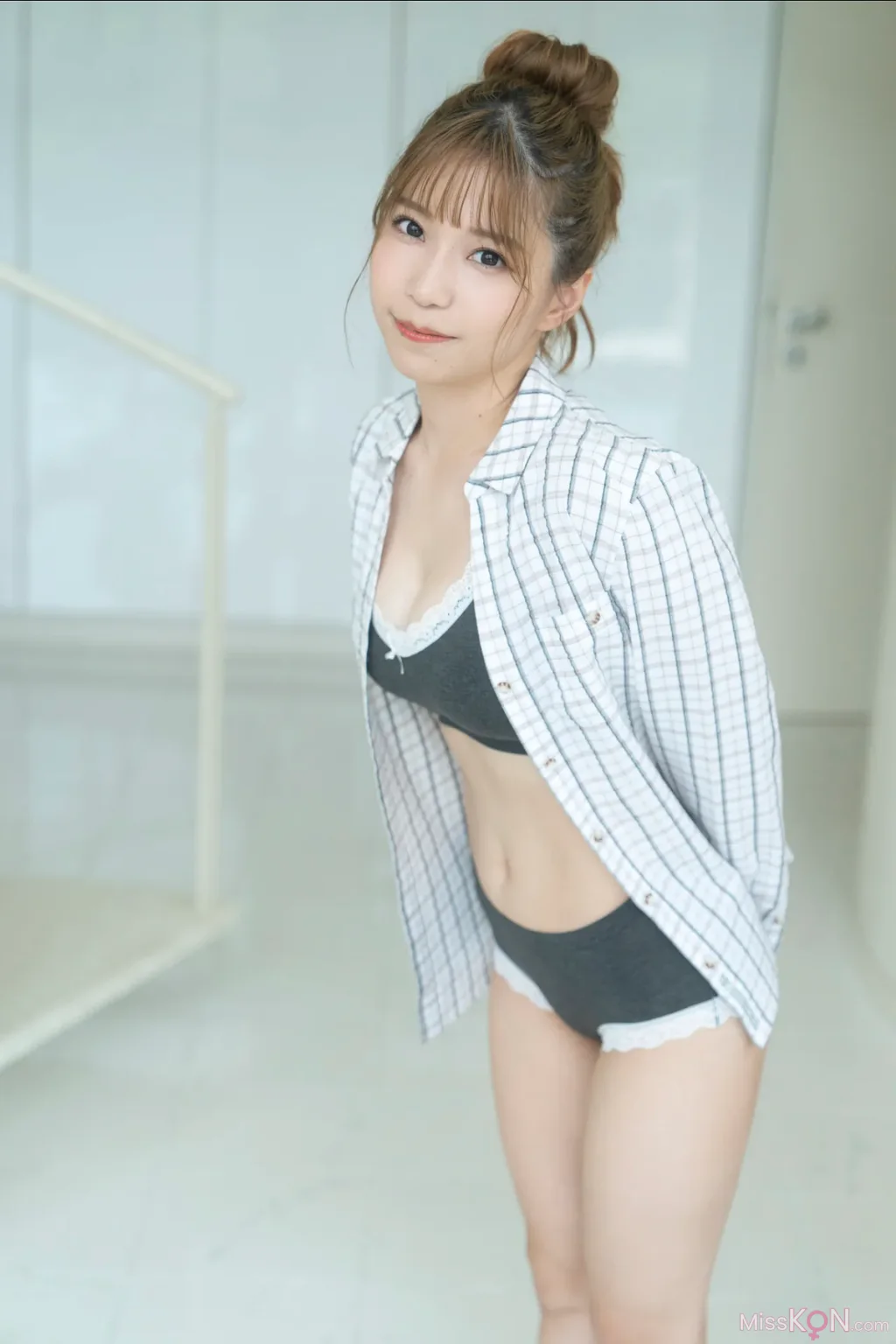 [JP] Asaka (亜咲花): FRIDAY Monthly Girl 043 完全未発表100カット (110 photos + 1 video) – Page 2