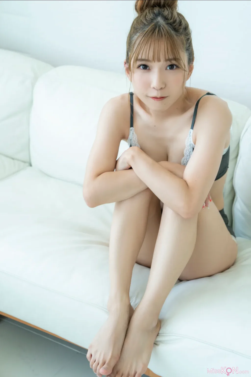 [JP] Asaka (亜咲花): FRIDAY Monthly Girl 043 完全未発表100カット (110 photos + 1 video) – Page 2