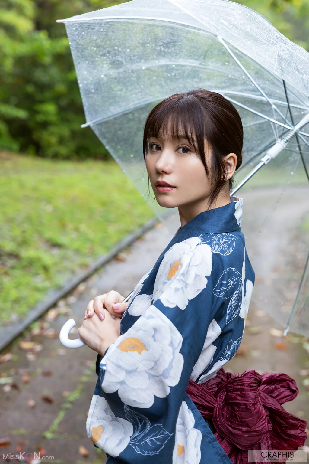 [JP] Mei Itsukaichi (五日市芽依): [Graphis] Special Gravure Vacation Vol.2 (20 photos) – Page 2