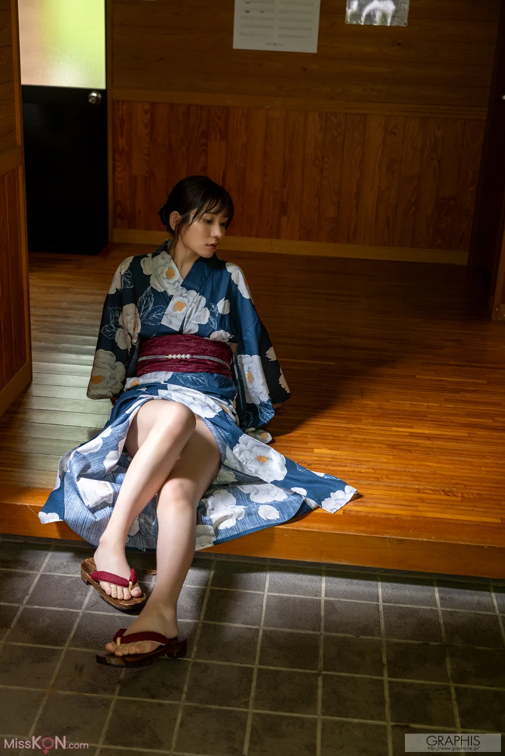 [JP] Mei Itsukaichi (五日市芽依): [Graphis] Special Gravure Vacation Vol.2 (20 photos) – Page 2