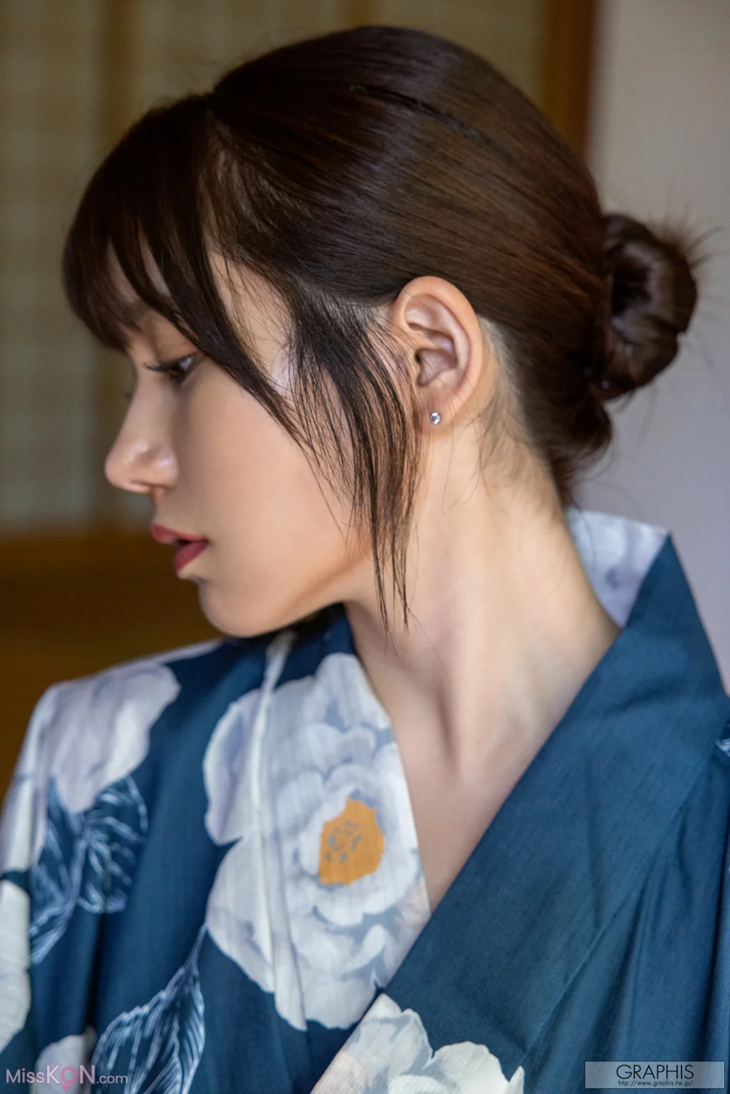 [JP] Mei Itsukaichi (五日市芽依): [Graphis] Special Gravure Vacation Vol.2 (20 photos) – Page 2