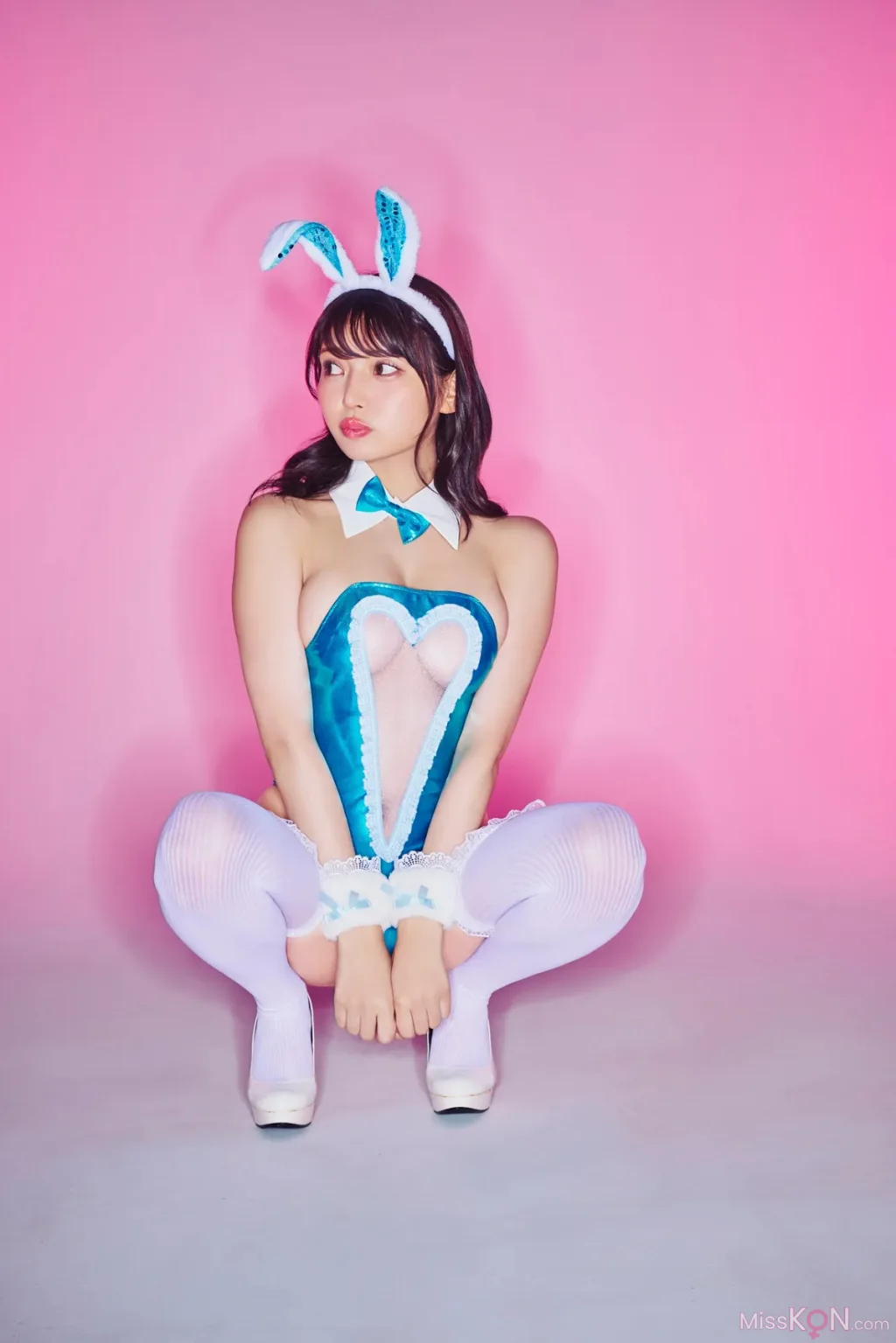 [JP] Nitori Sayaka (似鳥沙也加): FRIDAY GOLD A to Z Vol.16+18+19+20 (64 photos)
