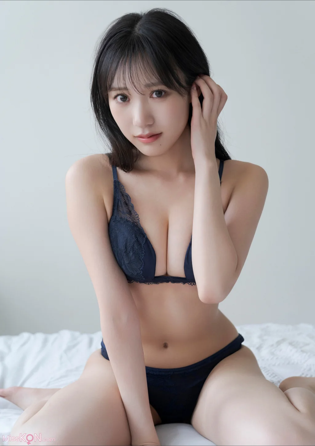 [JP] Yokono Sumire (横野すみれ): BUBKAデジタル写真集 「そのカーブ、反則級！」 (70 photos)