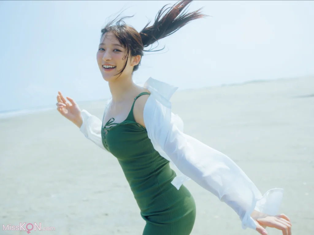 [JP] Ami Yamazaki (山崎あみ): FLASH Prime No.1786 太陽よりも山崎あみ (13 photos)