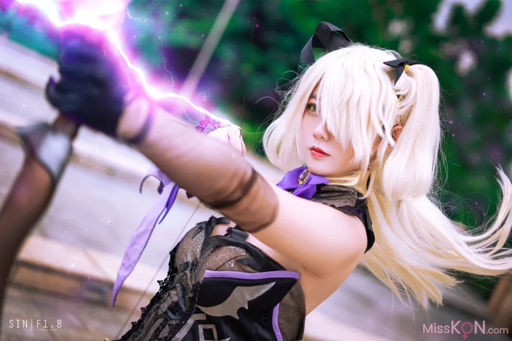 Coser@Messie Huang: Fischl Genshin Impact (15 photos)