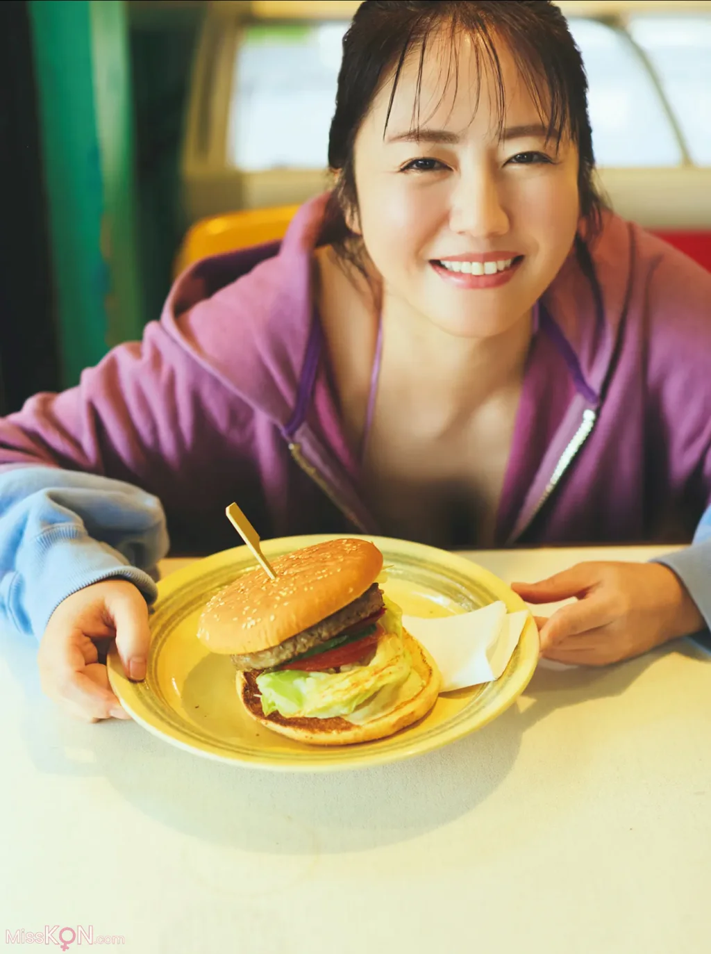 [JP] Sayaka Isoyama (磯山さやか): FRIDAY GOLD 永遠のビーナス (20 photos)