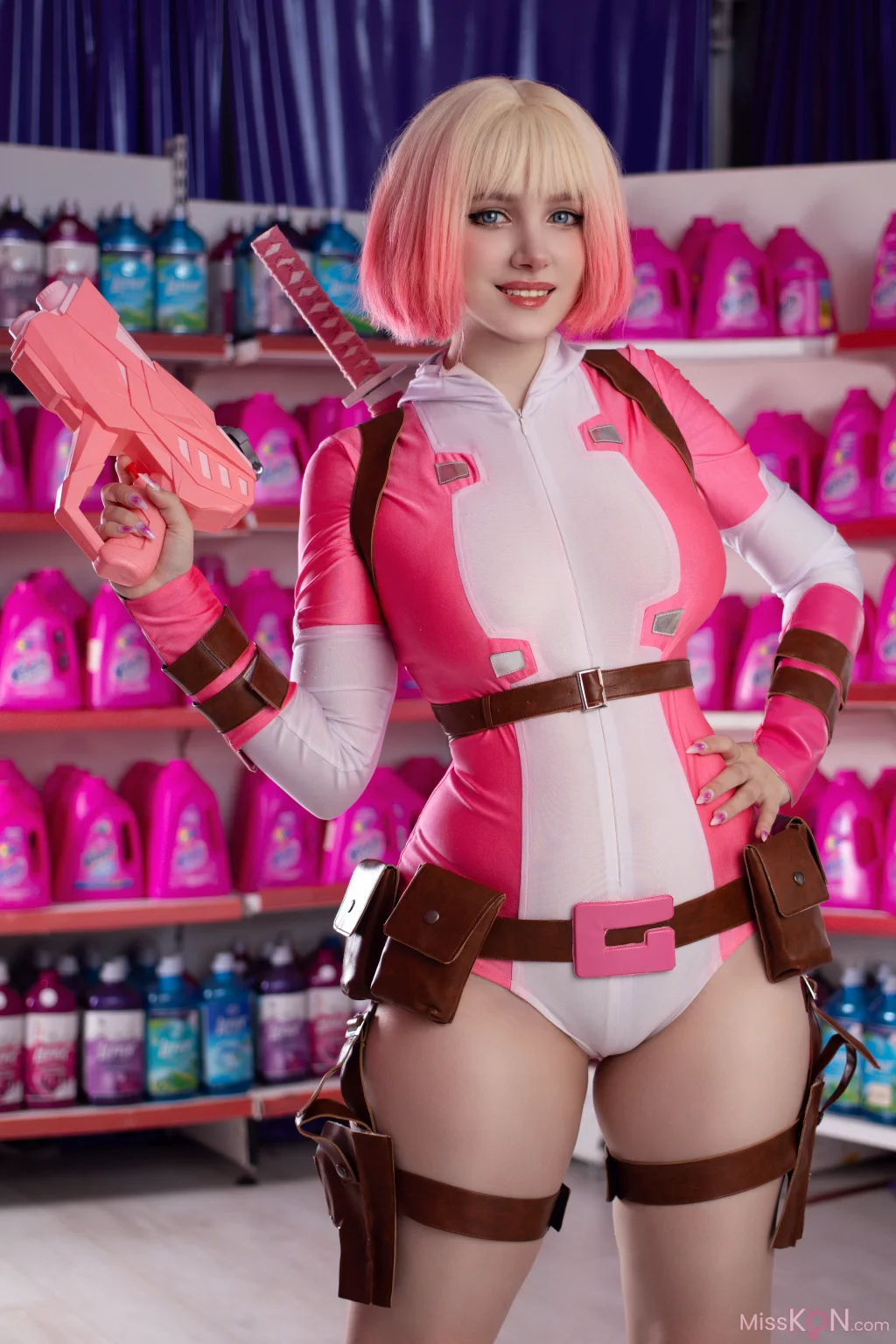 Coser@Ulichan: Gwenpool (62 photos)