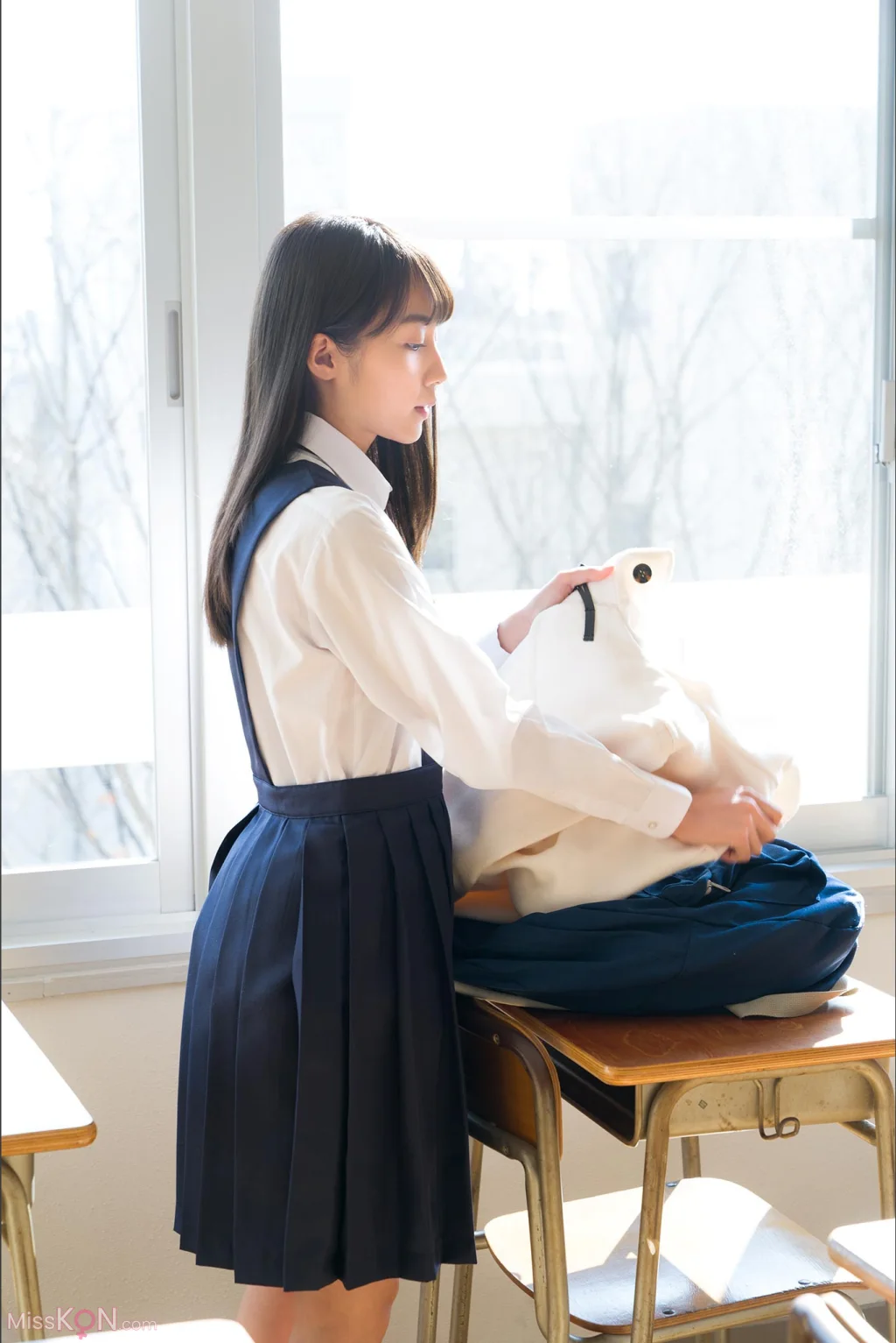 [JP] Hikari Kuroki (黒木ひかり): 神的美少女 スピサン グラビアフォトブック (42 photos)