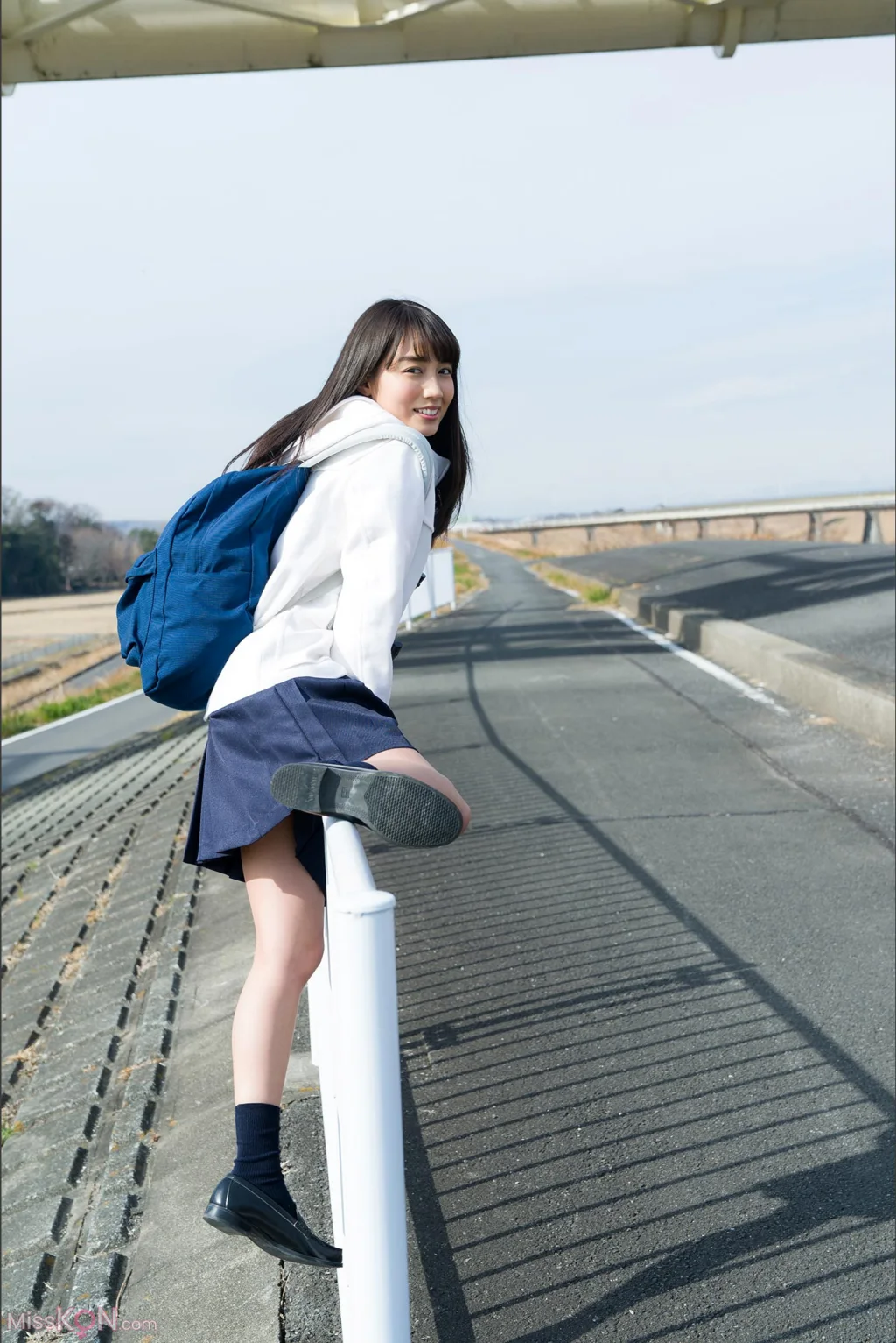 [JP] Hikari Kuroki (黒木ひかり): 神的美少女 スピサン グラビアフォトブック (42 photos) – Page 2