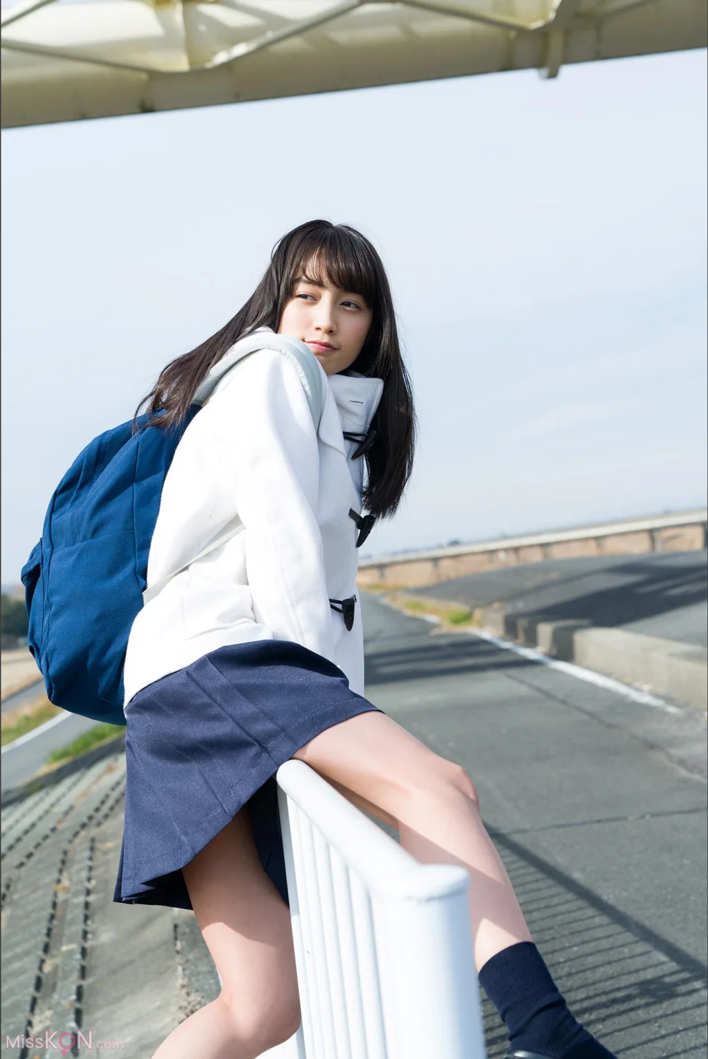 [JP] Hikari Kuroki (黒木ひかり): 神的美少女 スピサン グラビアフォトブック (42 photos) – Page 3