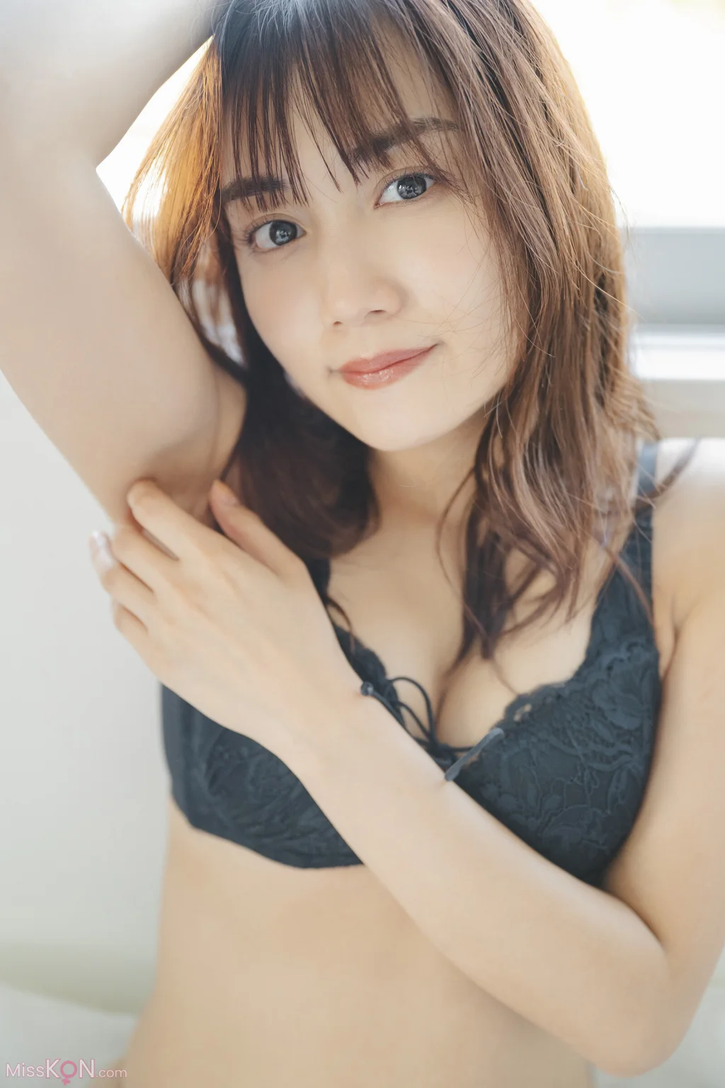 [JP] Hikari Kuroki (黒木ひかり): 漫画アクションデジタル写真集 「たまには海辺で」 (45 photos)