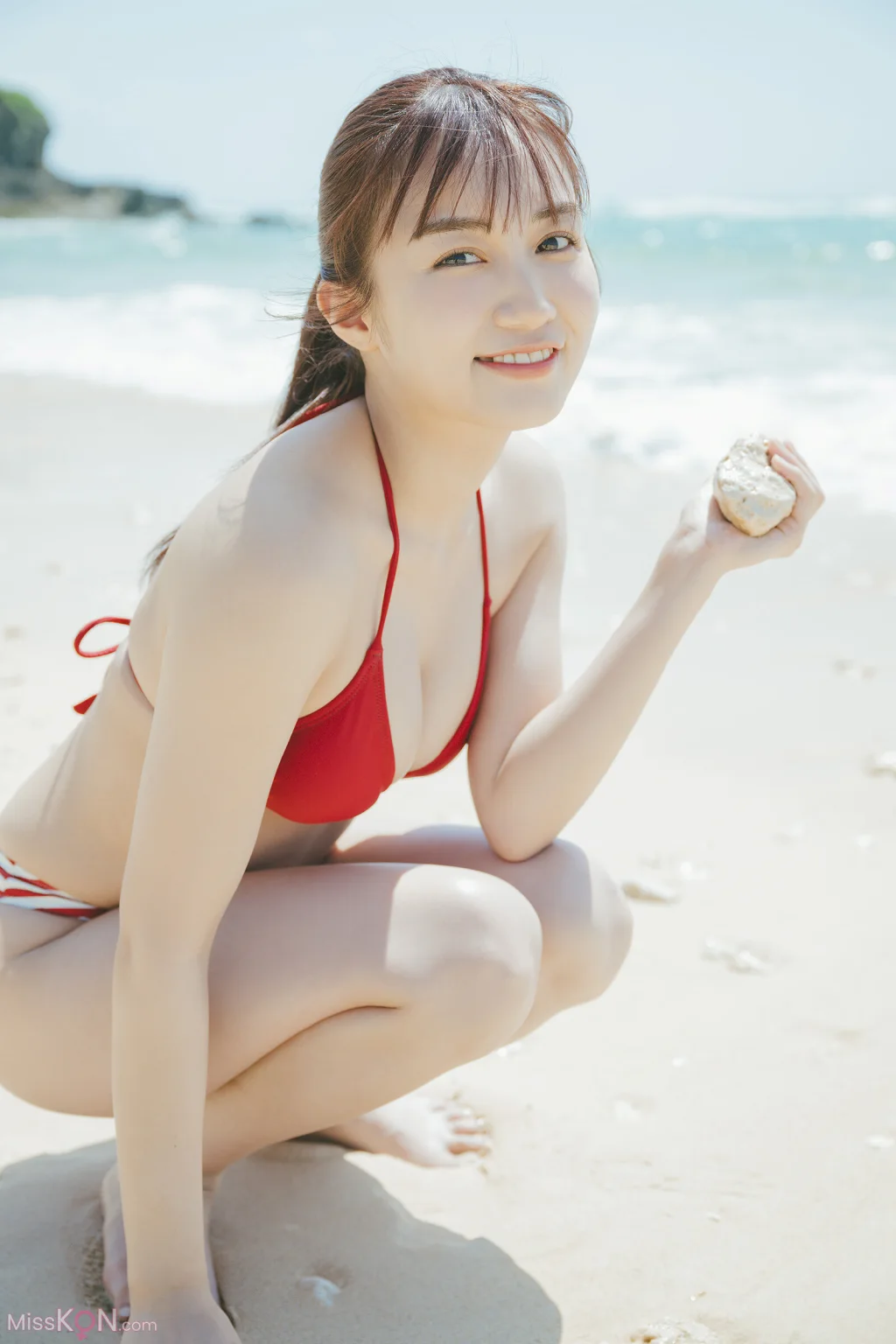 [JP] Hikari Kuroki (黒木ひかり): 漫画アクションデジタル写真集 「たまには海辺で」 (45 photos) – Page 2
