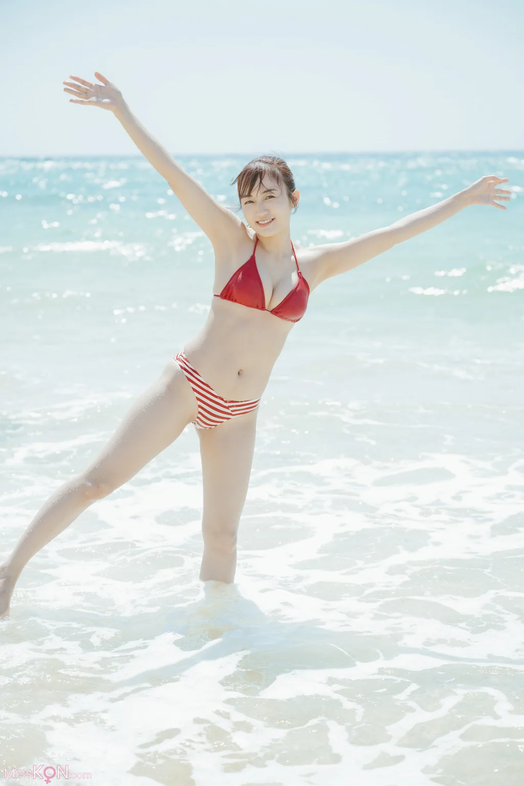 [JP] Hikari Kuroki (黒木ひかり): 漫画アクションデジタル写真集 「たまには海辺で」 (45 photos) – Page 2
