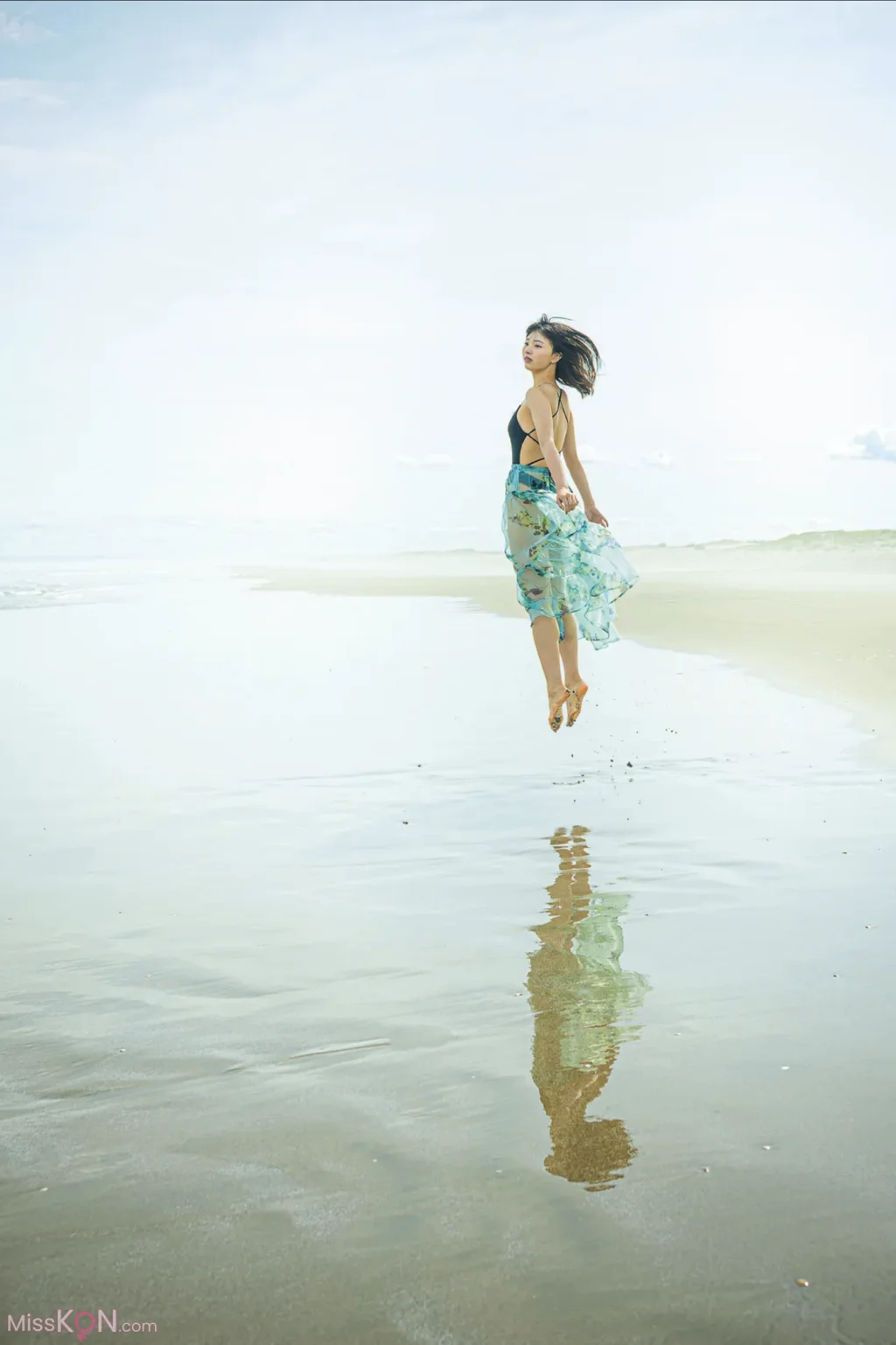 [JP] Hina Makino (蒔埜ひな): FRIDAY GOLD 秘密の夏合宿 + Other cuts (14 photos)