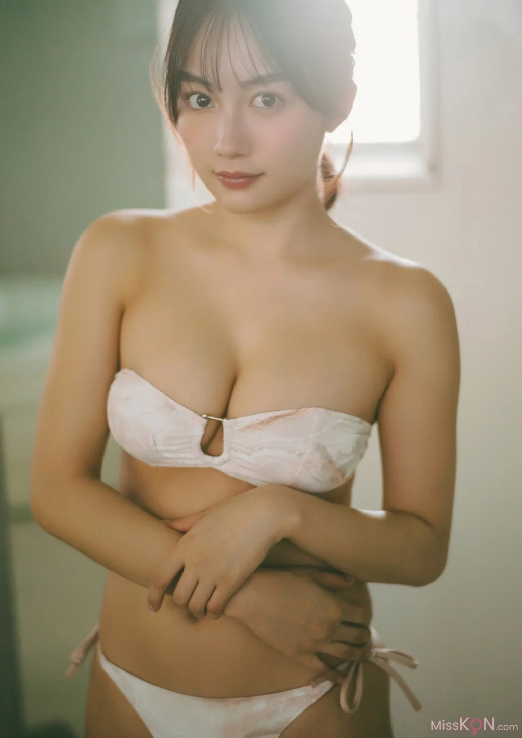 [JP] Hikari Kuroki (黒木ひかり): BRODYデジタル写真集 「Midnight romance」 (71 photos) – Page 2