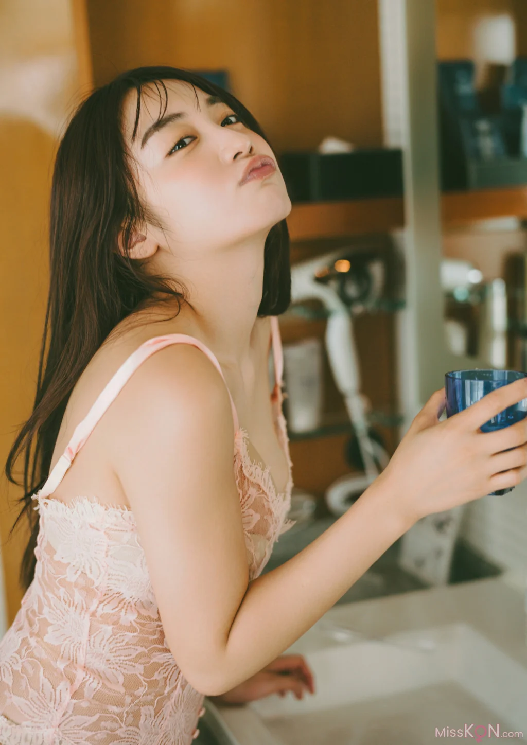[JP] Hikari Kuroki (黒木ひかり): BRODYデジタル写真集 「Midnight romance」 (71 photos) – Page 4
