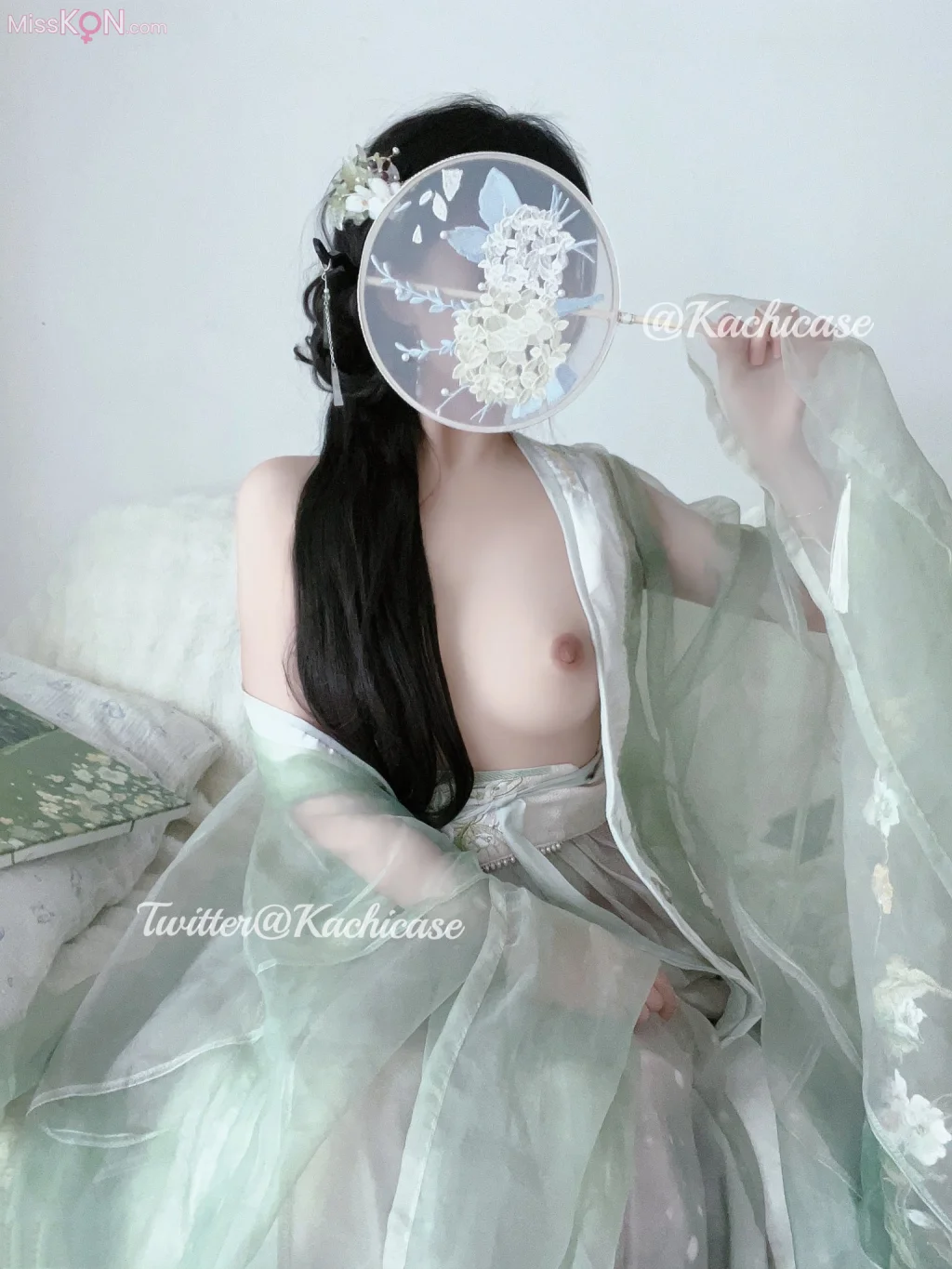 小粥: 软萌白虎甜妹私拍福利 (23 photos + 9 videos)