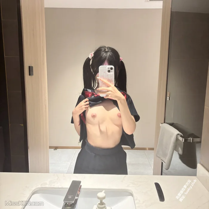 qqcattt1(小月喵): 双马尾白虎萝莉极品福利姬 (297 photos + 34 videos)