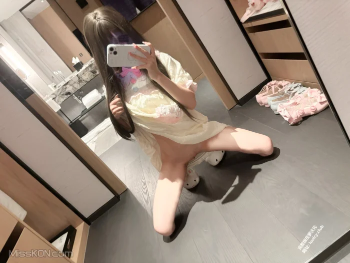 qqcattt1(小月喵): 双马尾白虎萝莉极品福利姬 (297 photos + 34 videos) – Page 2