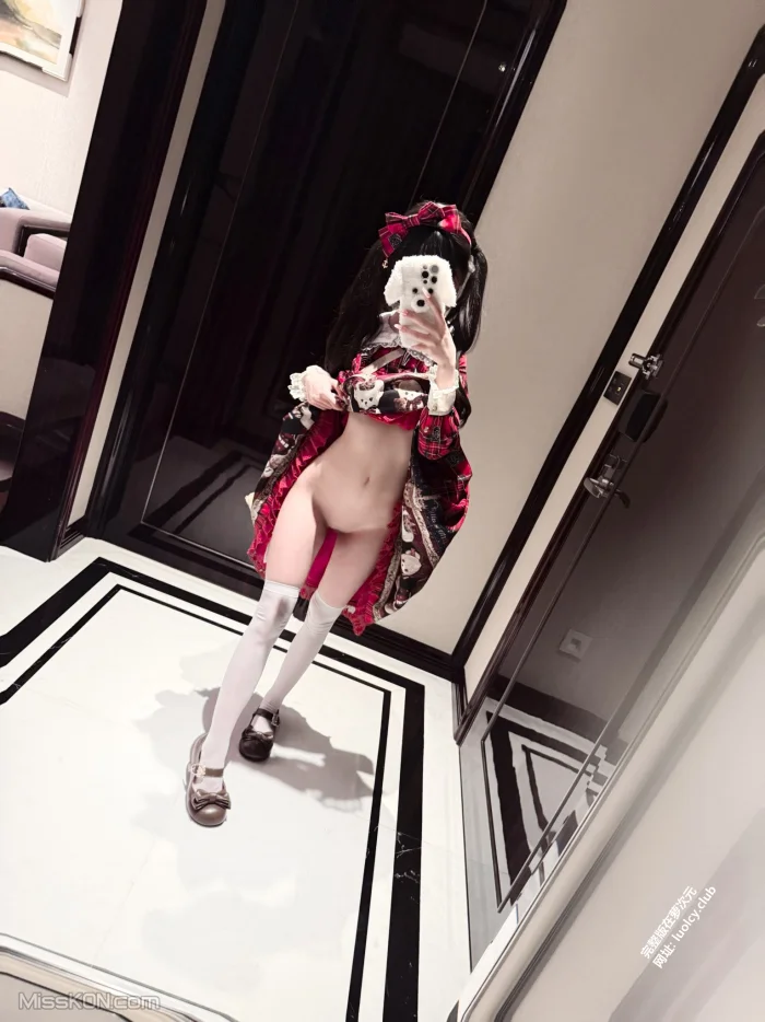 qqcattt1(小月喵): 双马尾白虎萝莉极品福利姬 (297 photos + 34 videos) – Page 2