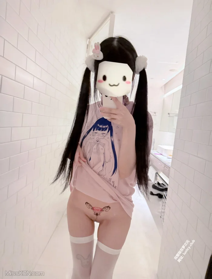 qqcattt1(小月喵): 双马尾白虎萝莉极品福利姬 (297 photos + 34 videos) – Page 3