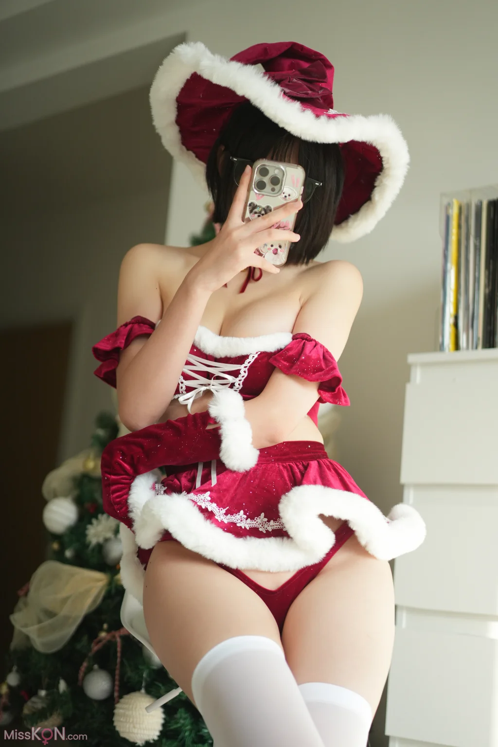 Coser@眼酱大魔王w: Fantia 2023年12月订阅 (28 photos + 1 video)