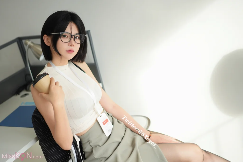 Coser@眼酱大魔王w: Fantia 2023年12月订阅 (28 photos + 1 video)
