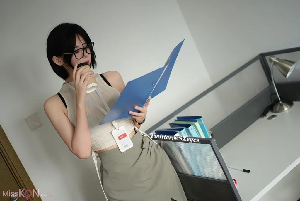 Coser@眼酱大魔王w: Fantia 2023年12月订阅 (28 photos + 1 video) – Page 2