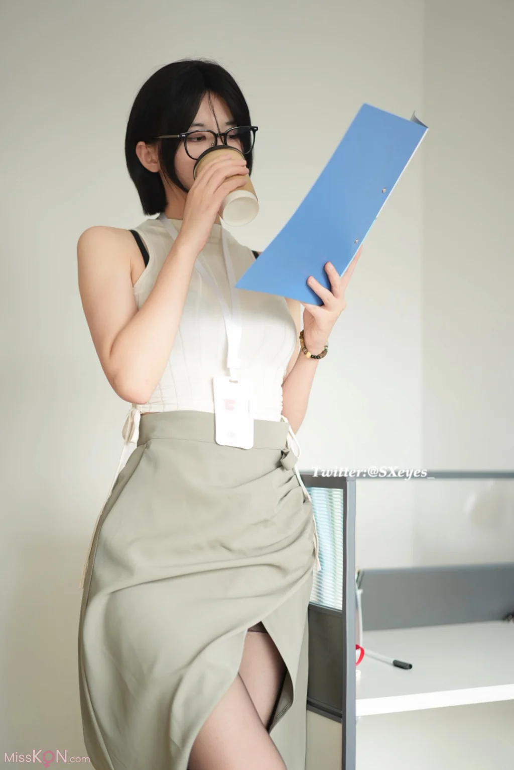 Coser@眼酱大魔王w: Fantia 2023年12月订阅 (28 photos + 1 video) – Page 2